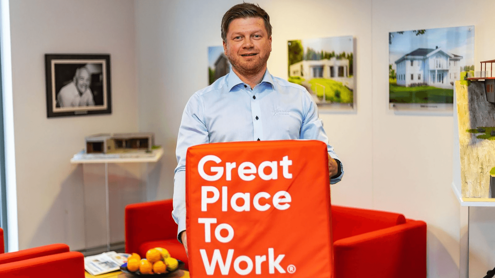 Norgeshus bruker mye ressurser på å skape et bra arbeidsmiljø. I 2025 kom de på tredjeplass over de beste arbeidsplassene i Norge.